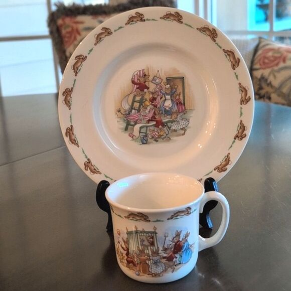 Vintage Royal Doulton Bunnykins Child's Plate and Cup Set - Picture 14 of 14